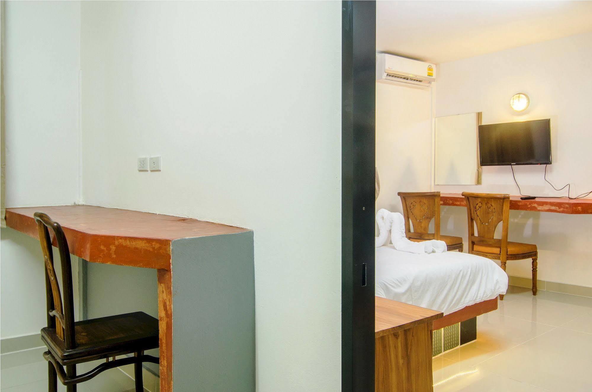 Khunsri Resort Art Boutique Hotel Патая Екстериор снимка