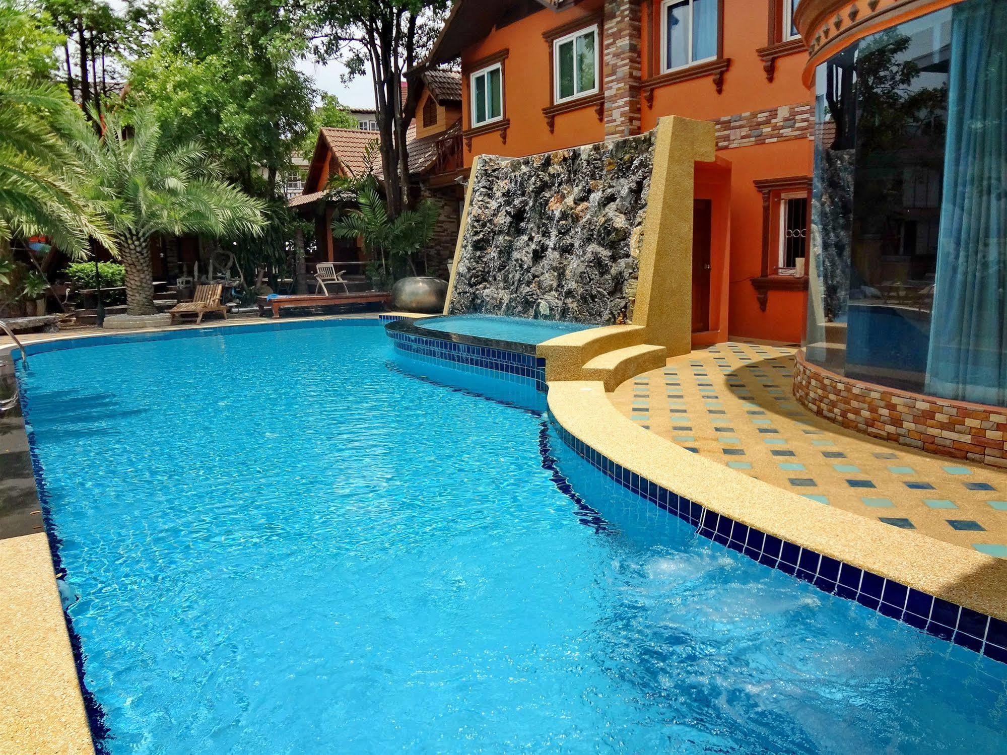 Khunsri Resort Art Boutique Hotel Патая Екстериор снимка
